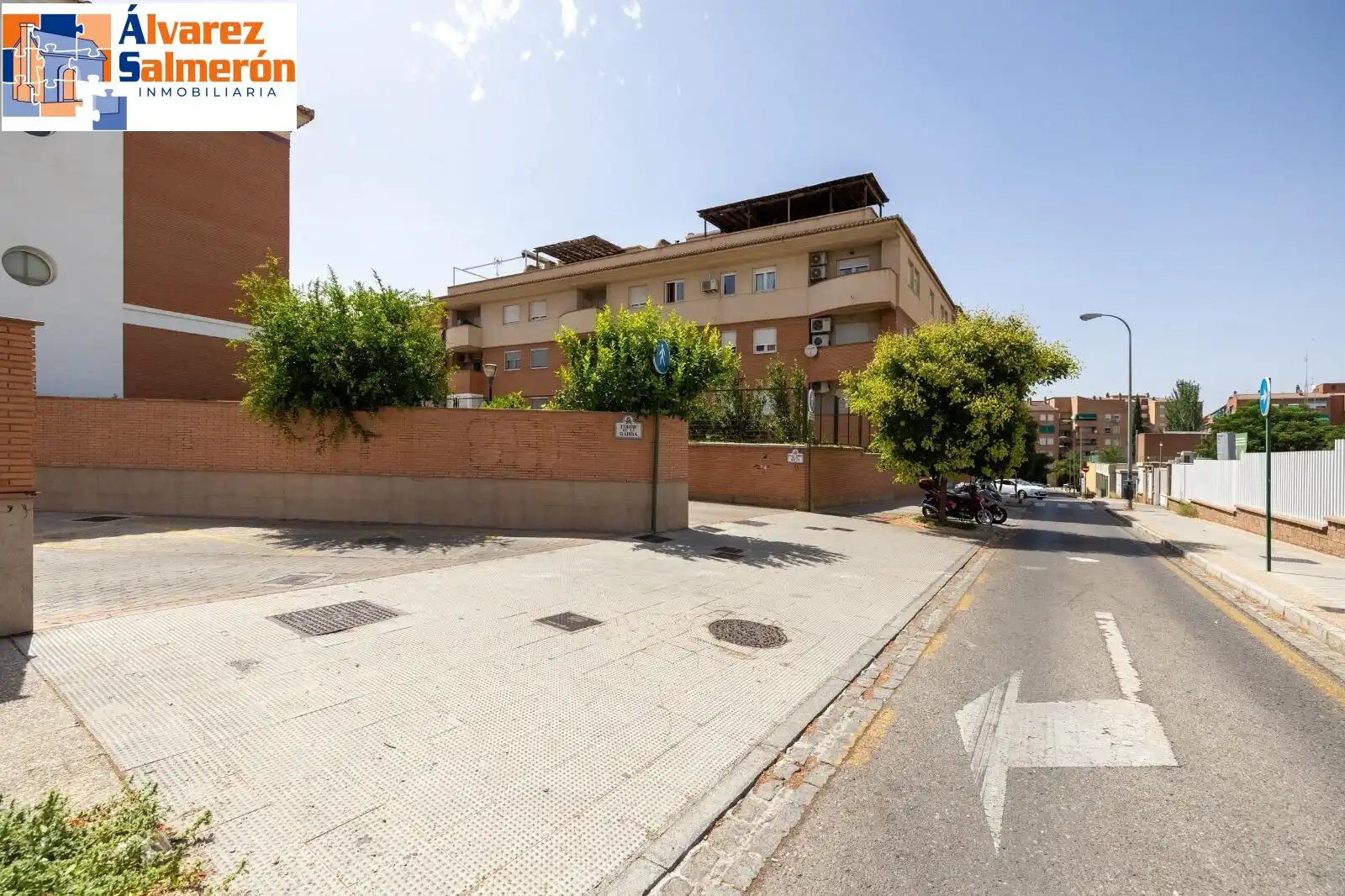 Vista exterior de Casa o xalet en venda en Granada amb Aire condicionat, Calefacció i Terrassa