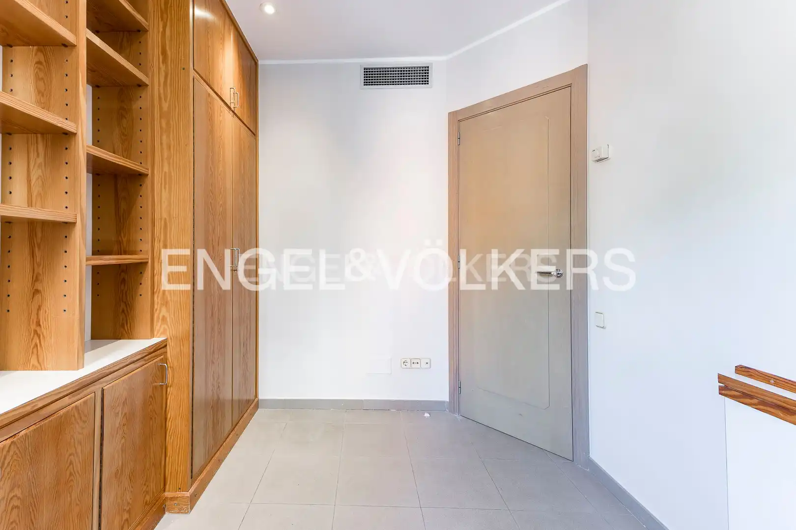 Houses for sale in Barcelona  with Air Conditioner, Heating and Private garden