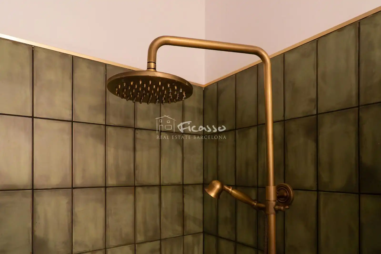 Bany de Dúplex de lloguer en Barcelona amb Aire condicionat, Calefacció i Terrassa