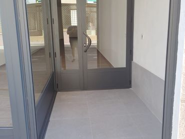 Locale commerciale in affitto a Calle Amos olivares