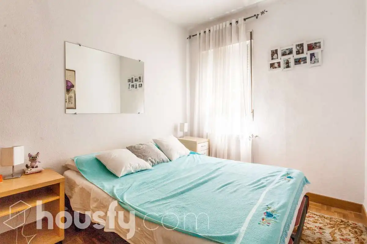 Habitación de Piso en venta en Madrid con Calefacción