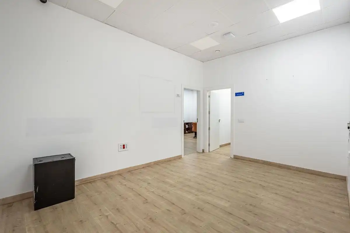 Office for rent in Granada  with Air Conditioner and Furnished