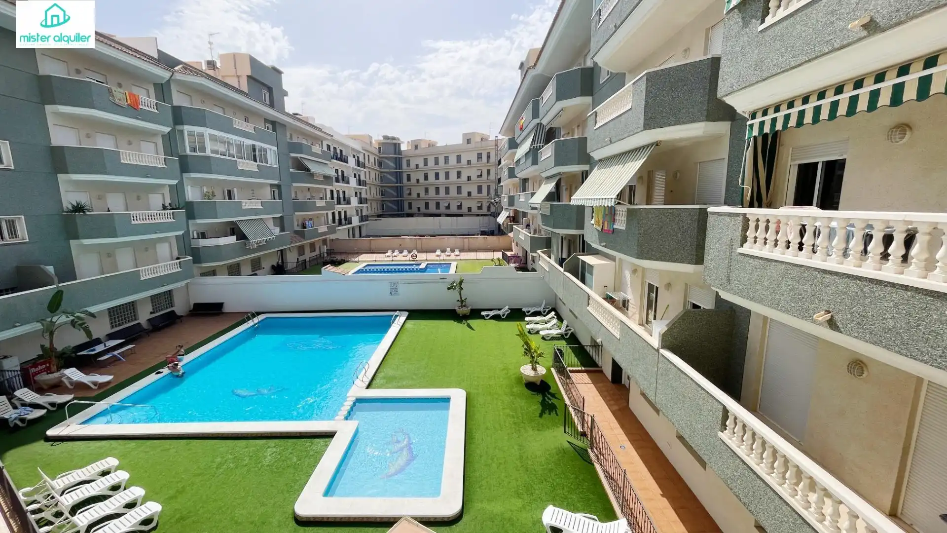 Piscina de Apartament de lloguer en El Campello amb Aire condicionat, Calefacció i Terrassa