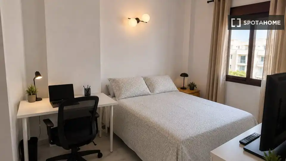 Bedroom of Flat for share in Torremolinos  with Air Conditioner, Heating and Furnished