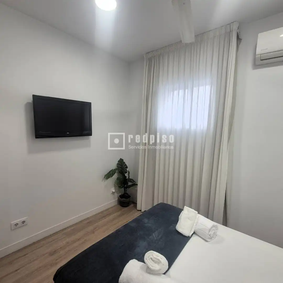 Dormitori de Apartament en venda en Sevilla amb Aire condicionat, Moblat i Alarma