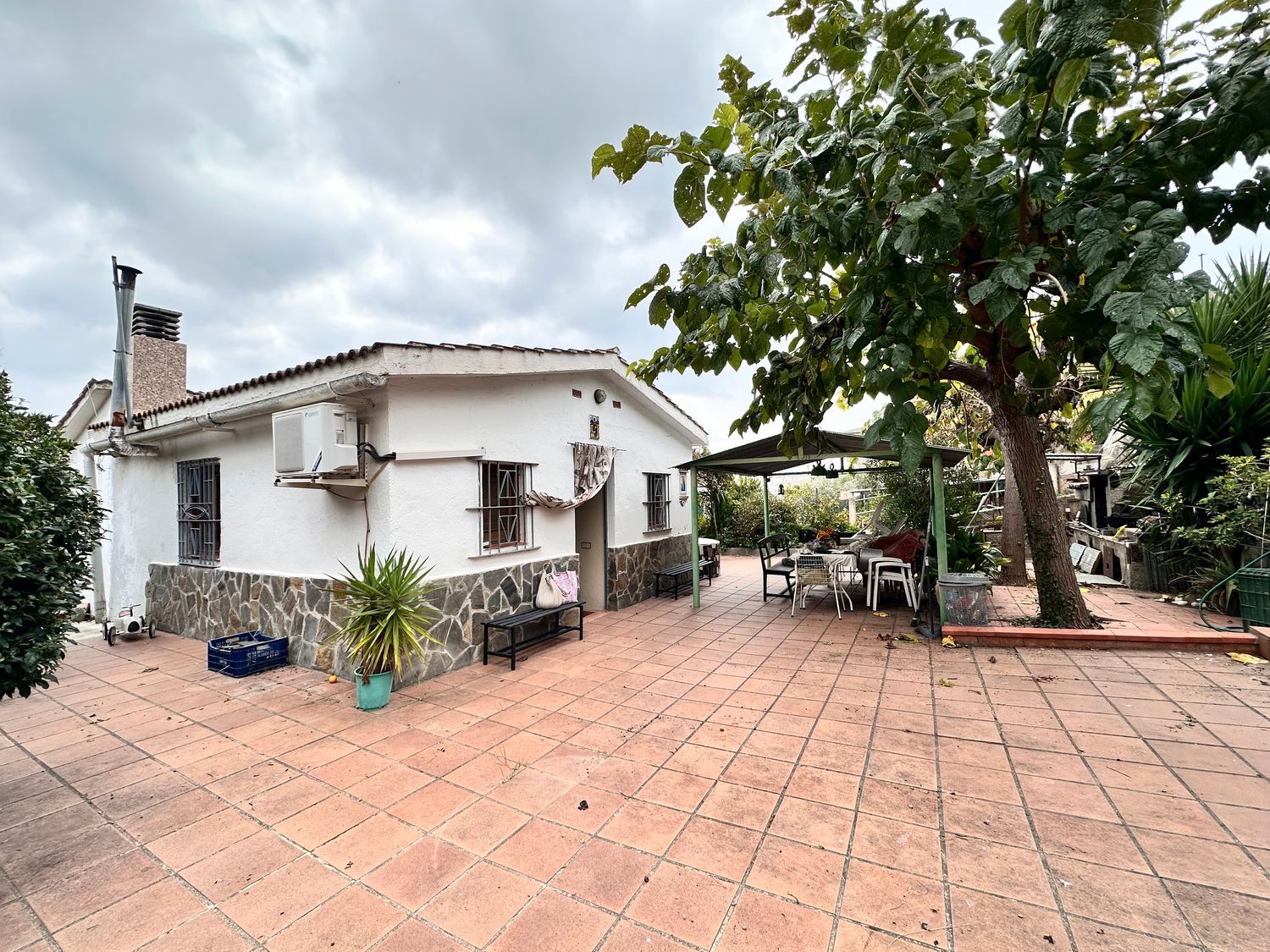 Vista exterior de Casa o xalet en venda en Rubí amb Aire condicionat, Calefacció i Moblat