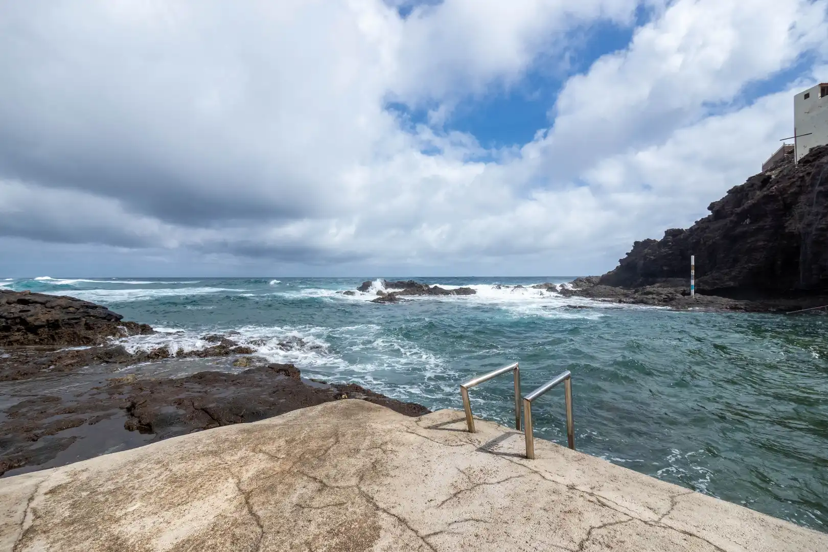 Vista exterior de Casa o xalet en venda en Santa María de Guía de Gran Canaria amb Terrassa, Moblat i Balcó