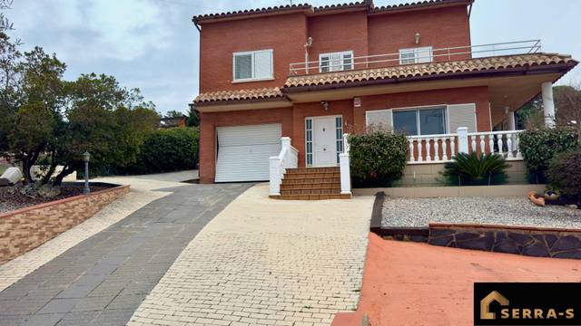 Casa-chalet en Venta en Residencial Park