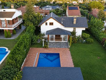 Casa amb balcó en venda a Carrer Clavell