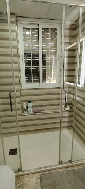 Bany de Casa o xalet en venda en Linares amb Aire condicionat, Calefacció i Jardí privat