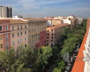 Vista exterior de Pis de lloguer en  Madrid Capital amb Aire condicionat i Balcó