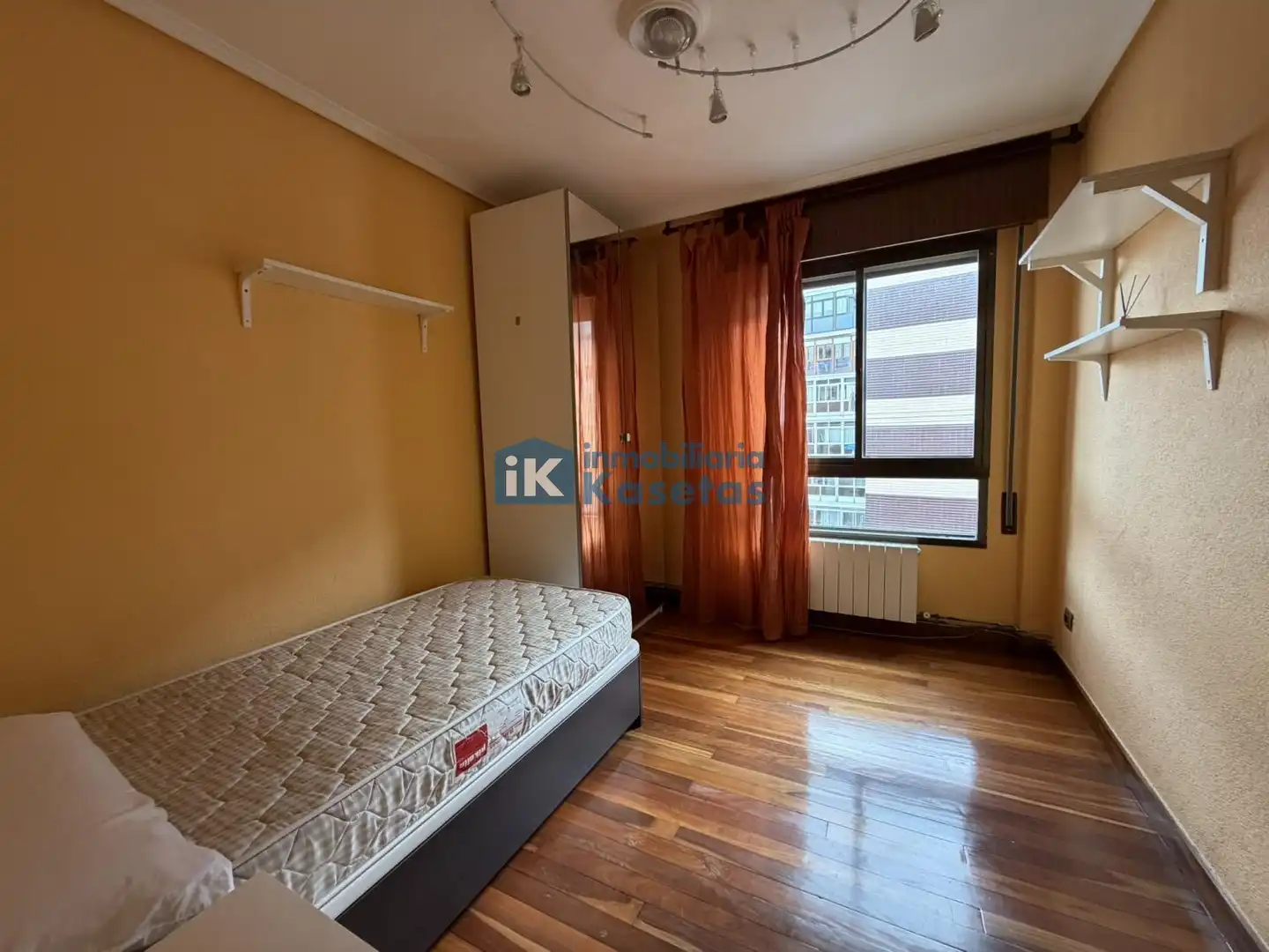 Habitación de Piso en venta en Basauri  con Calefacción y Terraza