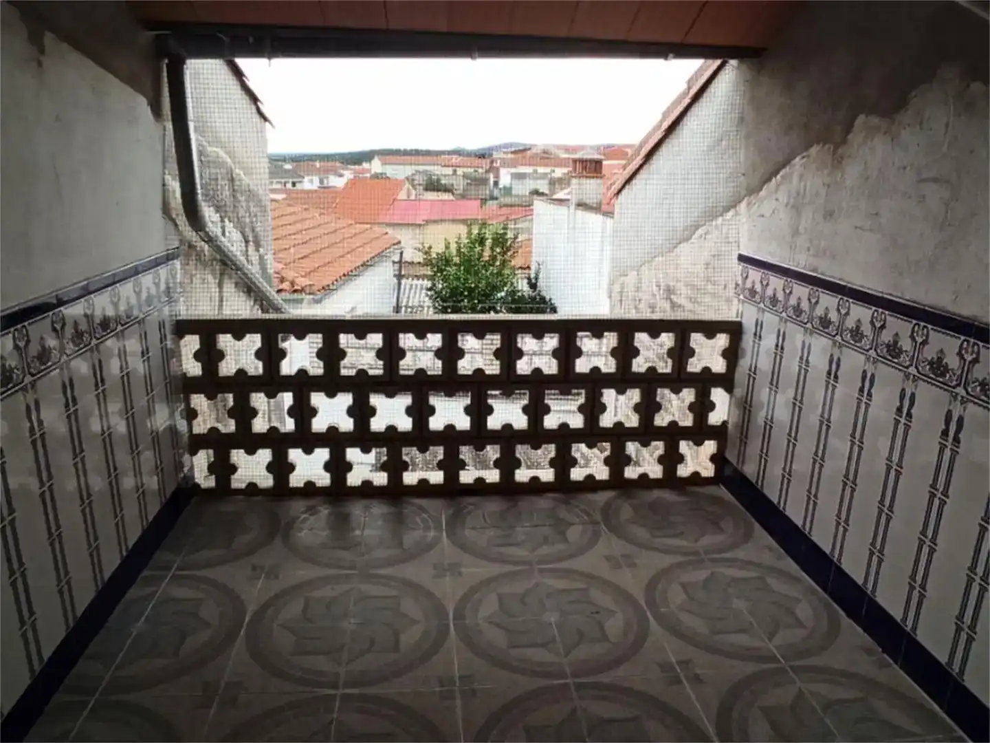 Terrassa de Casa adosada en venda en Almoharín amb Moblat i Balcó