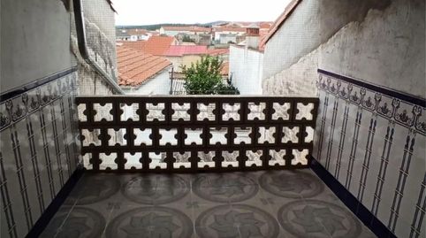 Foto 3 de Casa adosada en venda a Plaza Alemania, Almoharín, Cáceres