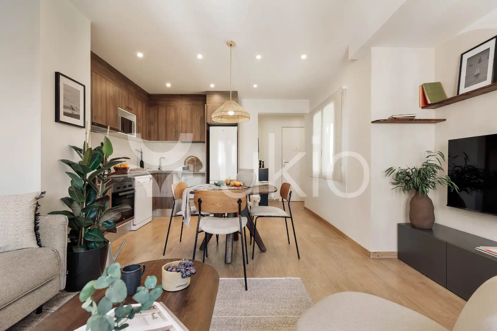 Cuina de Apartament de lloguer en Barcelona amb Aire condicionat, Calefacció i Moblat