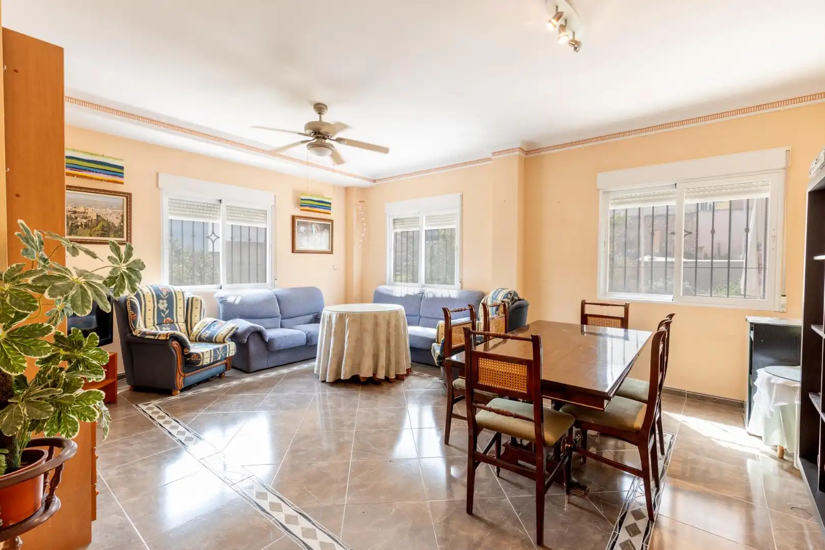 Sala de estar de Casa o chalet en venta en Escúzar con Terraza y Piscina