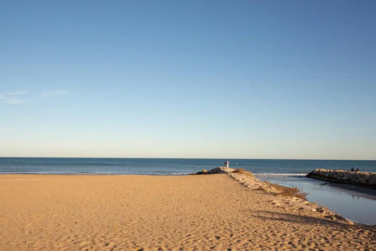 Außenansicht von Erdgeschoss zum Verkauf in Valencia mit Klimaanlage, Heizung und Terrasse
