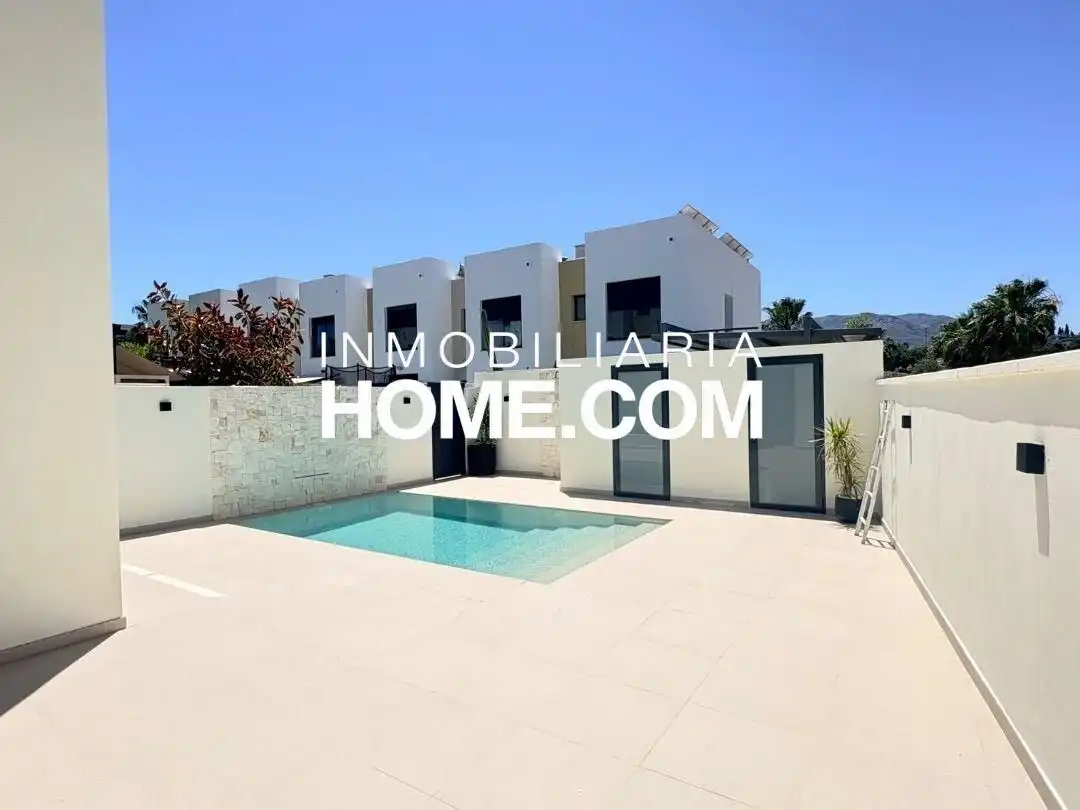Casa pareada con terraza en venta en Pinos de Alhaurín - Periferia, imagen 2