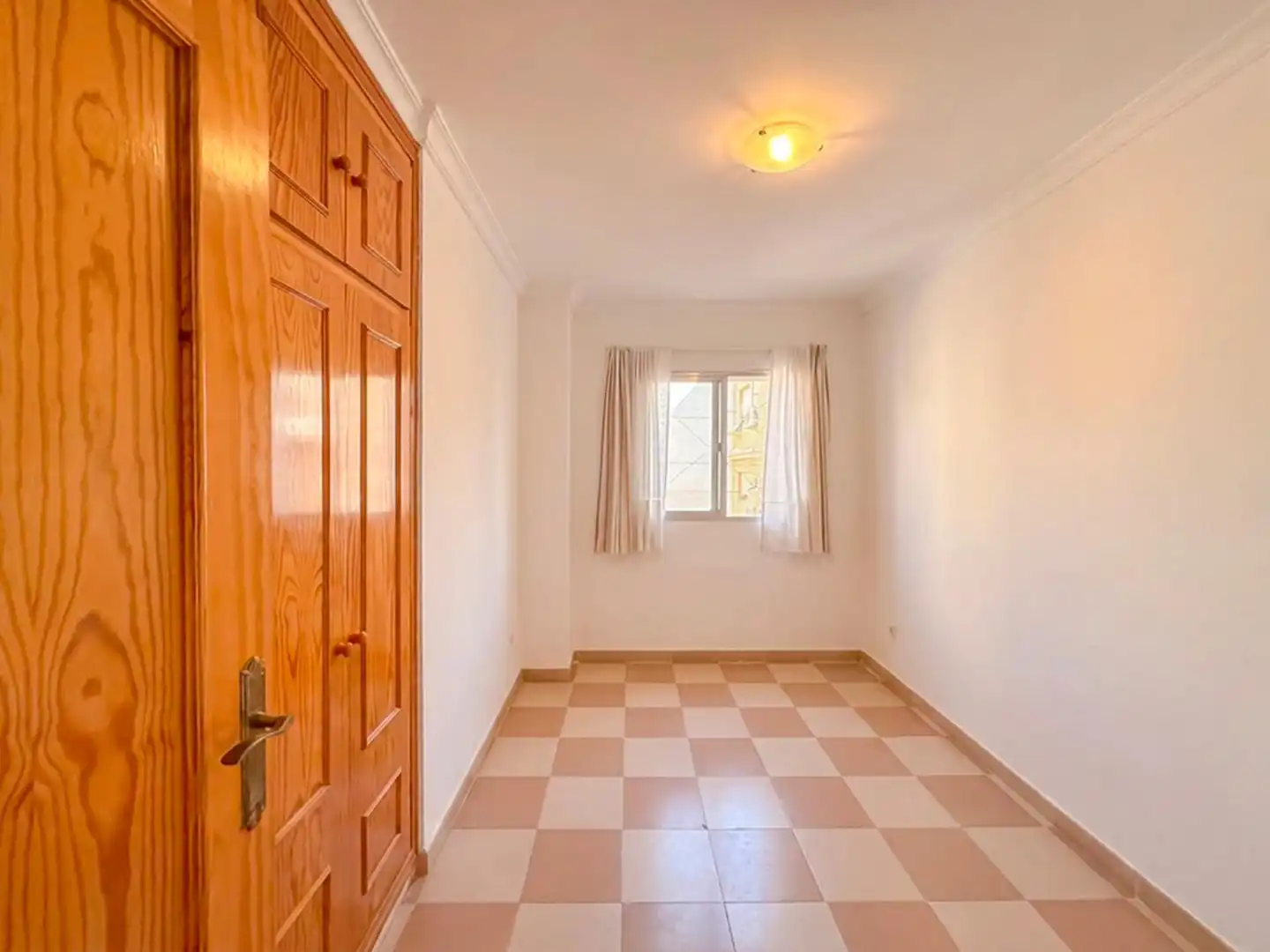 Habitación de Piso en venta en Estepona con Terraza y Balcón
