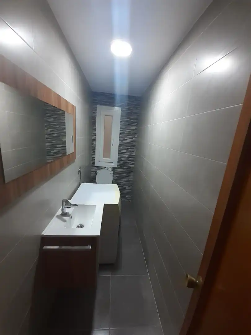 Badezimmer von Wohnung zur Miete in Ourense Capital  mit Heizung, Parkett und Möbliert