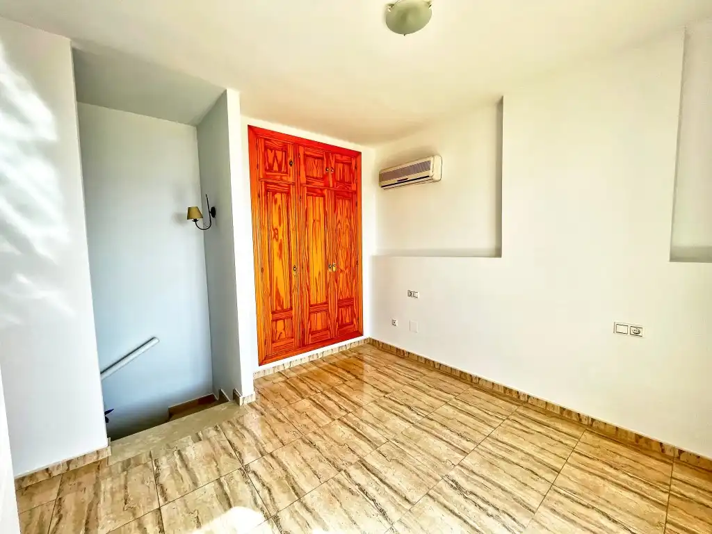 Einfamilien-Reihenhaus zum Verkauf in Vélez-Málaga mit Klimaanlage, Terrasse und Abstellraum