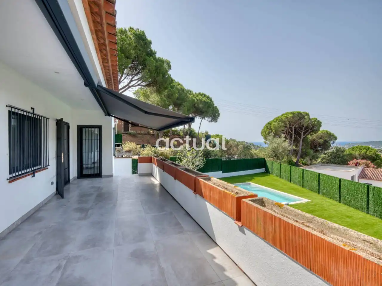 Casa amb piscina en venda a Calle noguera
