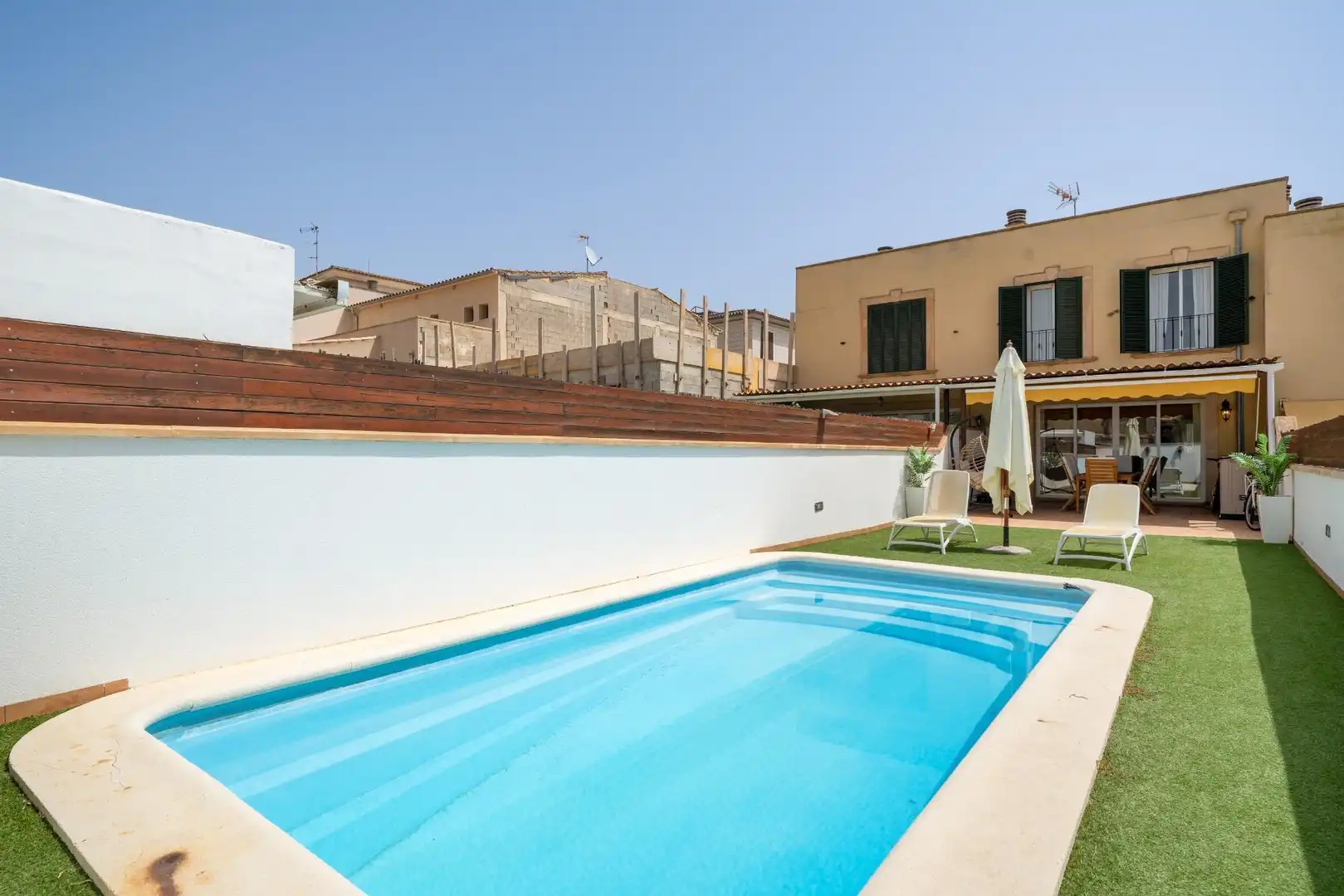 Piscina de Casa adosada en venda en Vilafranca de Bonany amb Jardí privat, Terrassa i Piscina