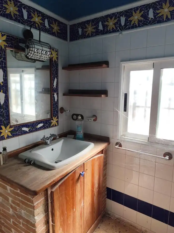 Badezimmer von Fabrikhallen zur Miete in Castalla