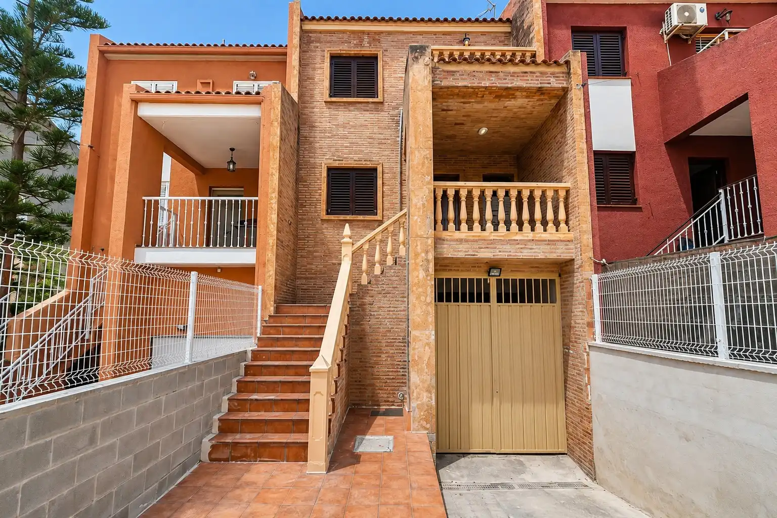 Vista exterior de Casa o chalet en venta en Chiva con Jardín privado, Terraza y Piscina
