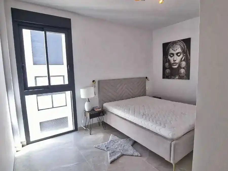 Schlafzimmer von Wohnungen zur Miete in Torrevieja mit Klimaanlage, Schwimmbad und Balkon
