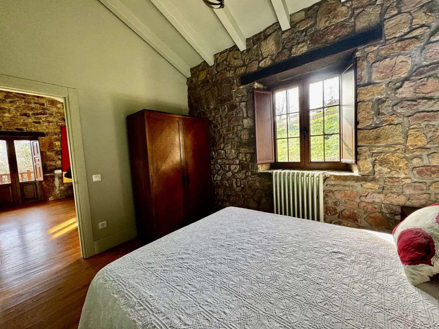 Dormitori de Casa o xalet de lloguer en Riotuerto amb Calefacció, Terrassa i Traster