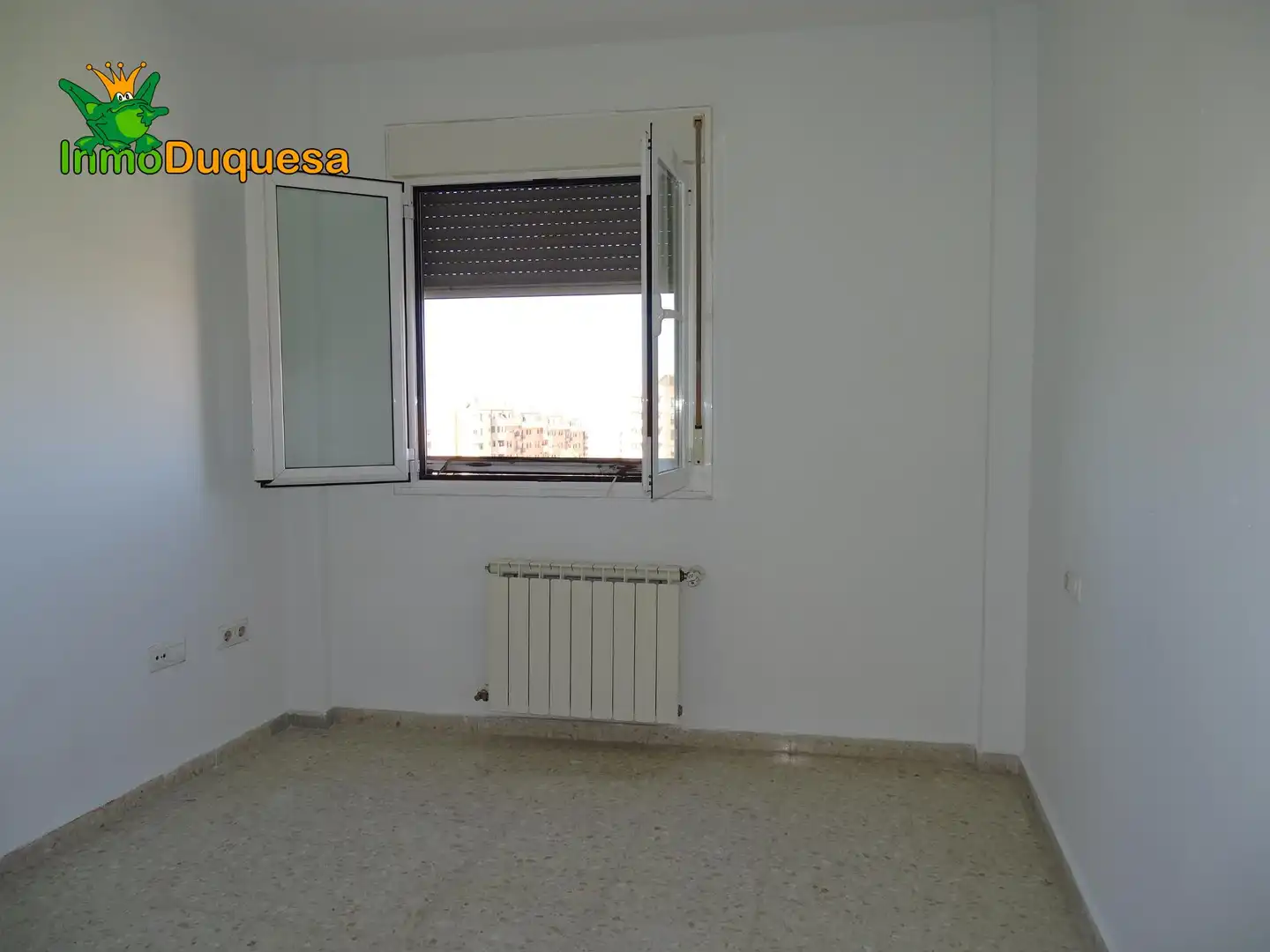 Bedroom of Flat for sale in Granada  with Air Conditioner, Heating and Storage room