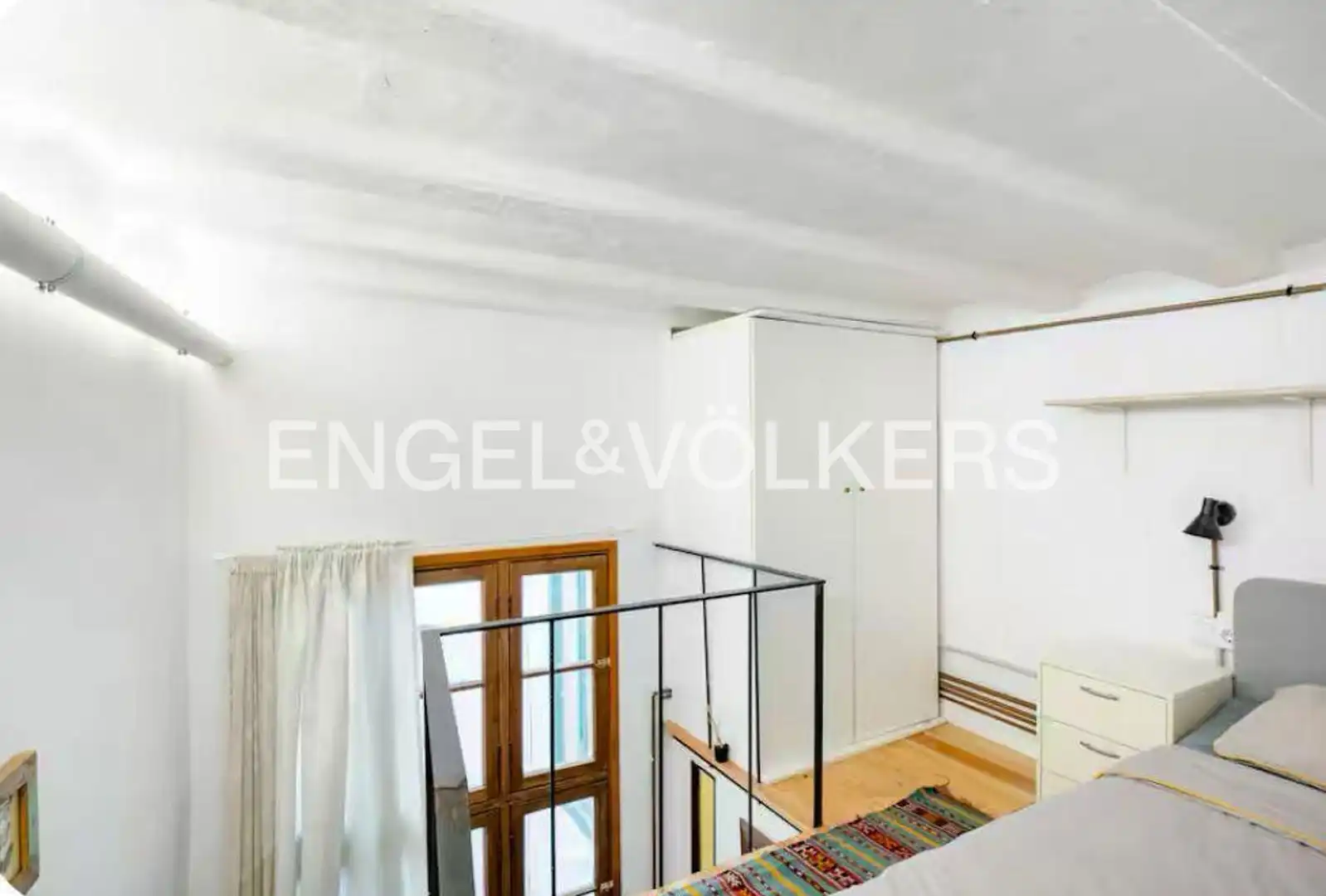 Terrasse von Maisonette zum Verkauf in Barcelona mit Klimaanlage, Heizung und Möbliert