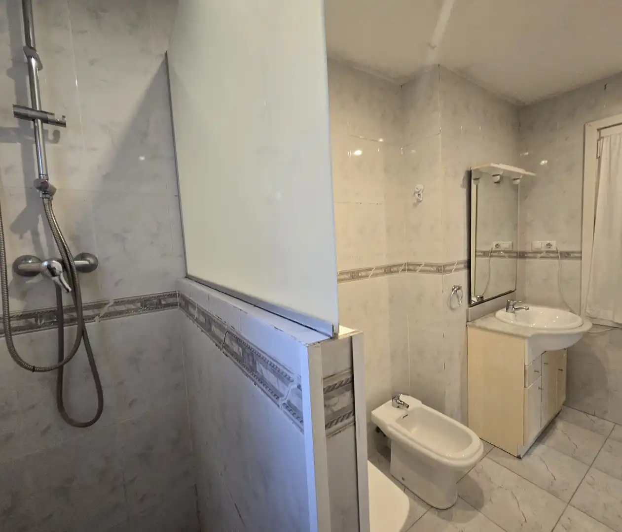 Bathroom of Attic for sale in Barcelona  with Air Conditioner, Terrace and Alarm
