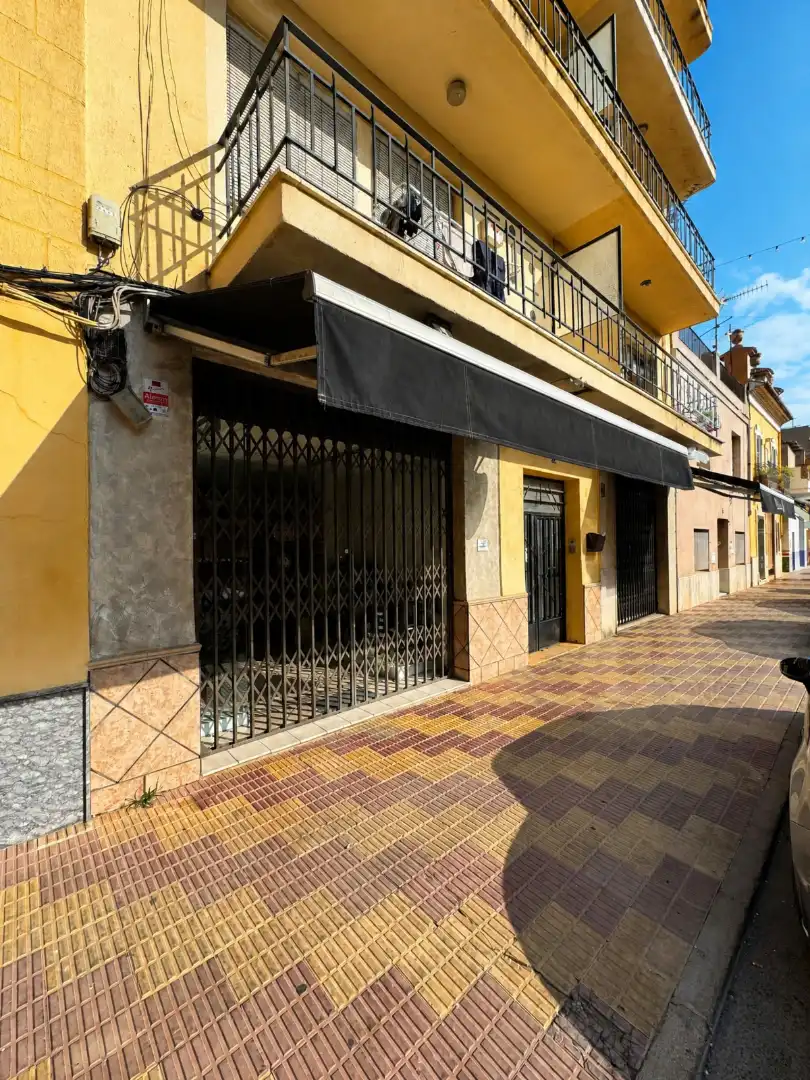 Local comercial en venta en Carrer de Ramón y Cajal 75, imagen 2