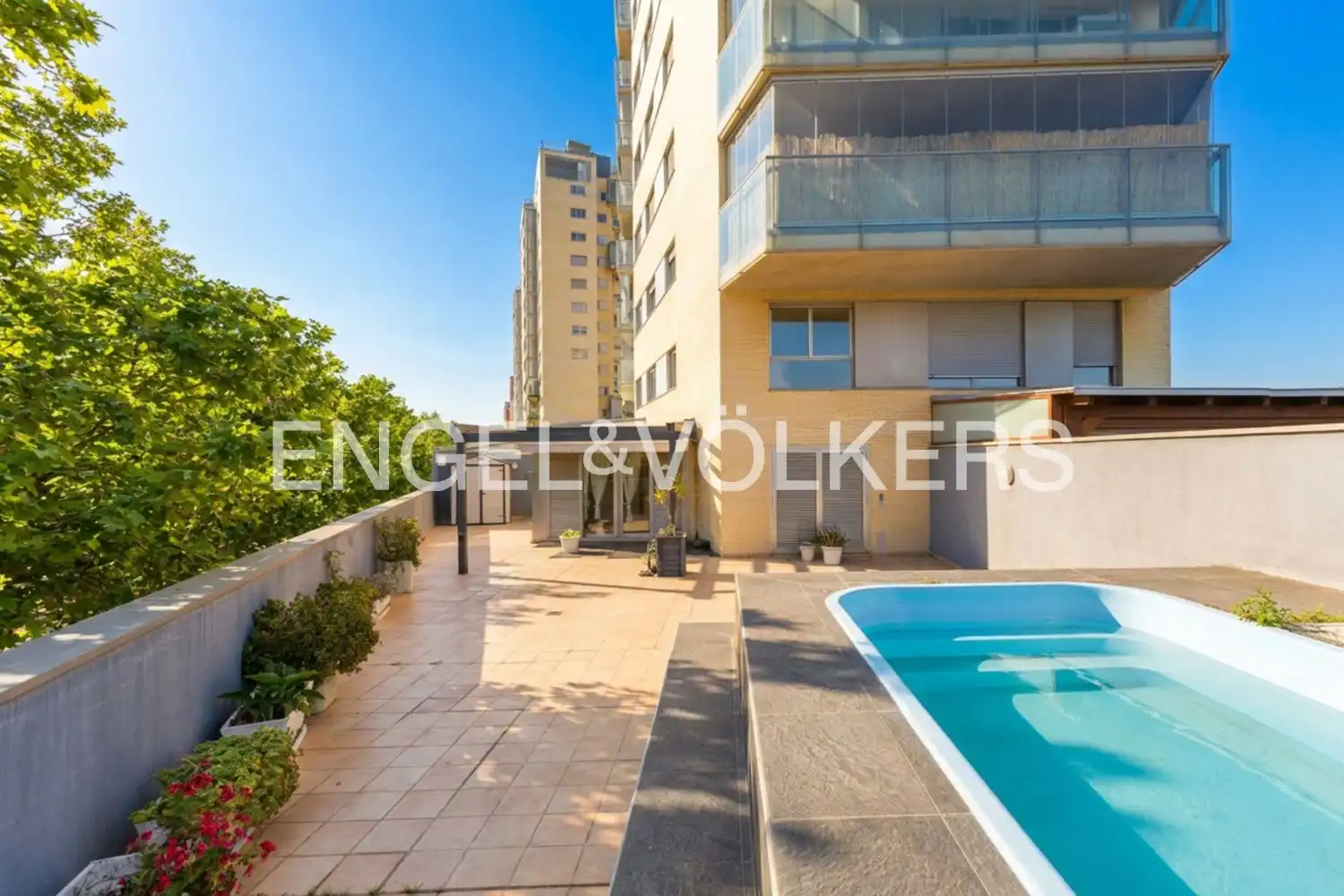 Swimming pool of Duplexes for sale in Valencia  with Air Conditioner, Heating and Private garden
