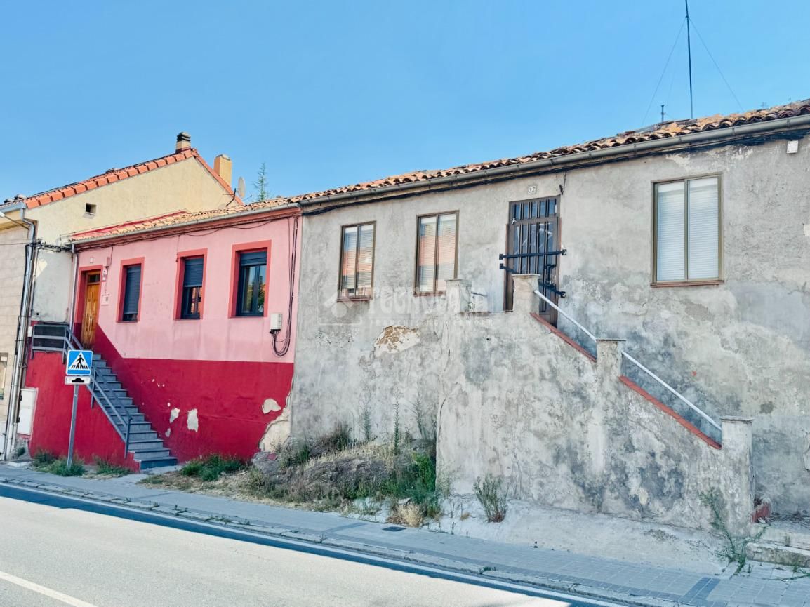 Casa adosada en venda a Vía Romana