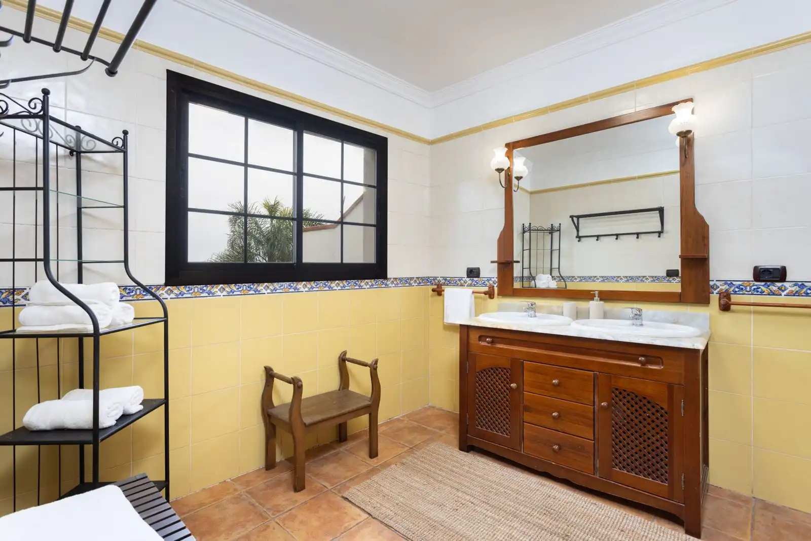 Bathroom of Detached homes for sale in El Sauzal  with Private garden, Terrace and Balcony