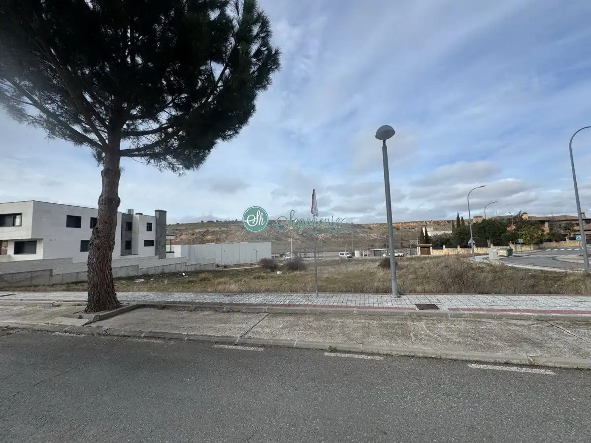 Terreny residencial en venda a La Lastrilla, imagen 2
