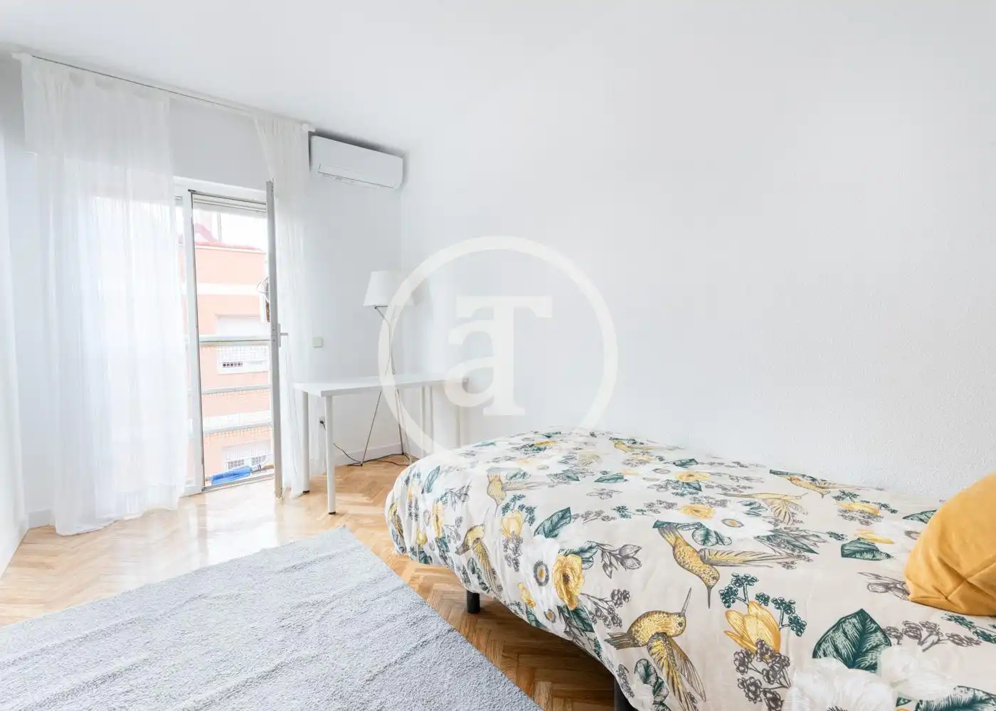 Flat for rent in Calle de Fereluz, Valdeacederas