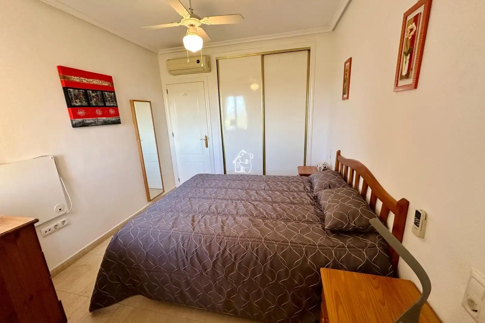 Habitación de Apartamento de alquiler en Daya Nueva con Aire acondicionado, Terraza y Piscina
