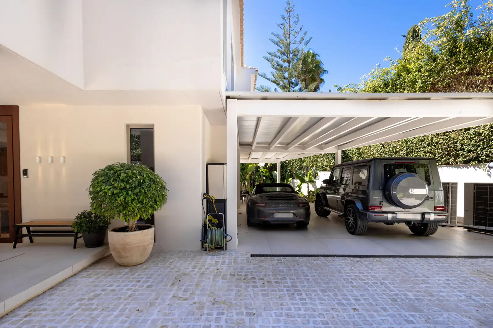 Aparcament de Casa o xalet de lloguer en Marbella amb Calefacció, Jardí privat i Terrassa