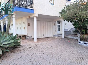 Villa avec balcon à vendre à Puerto de Mazarrón