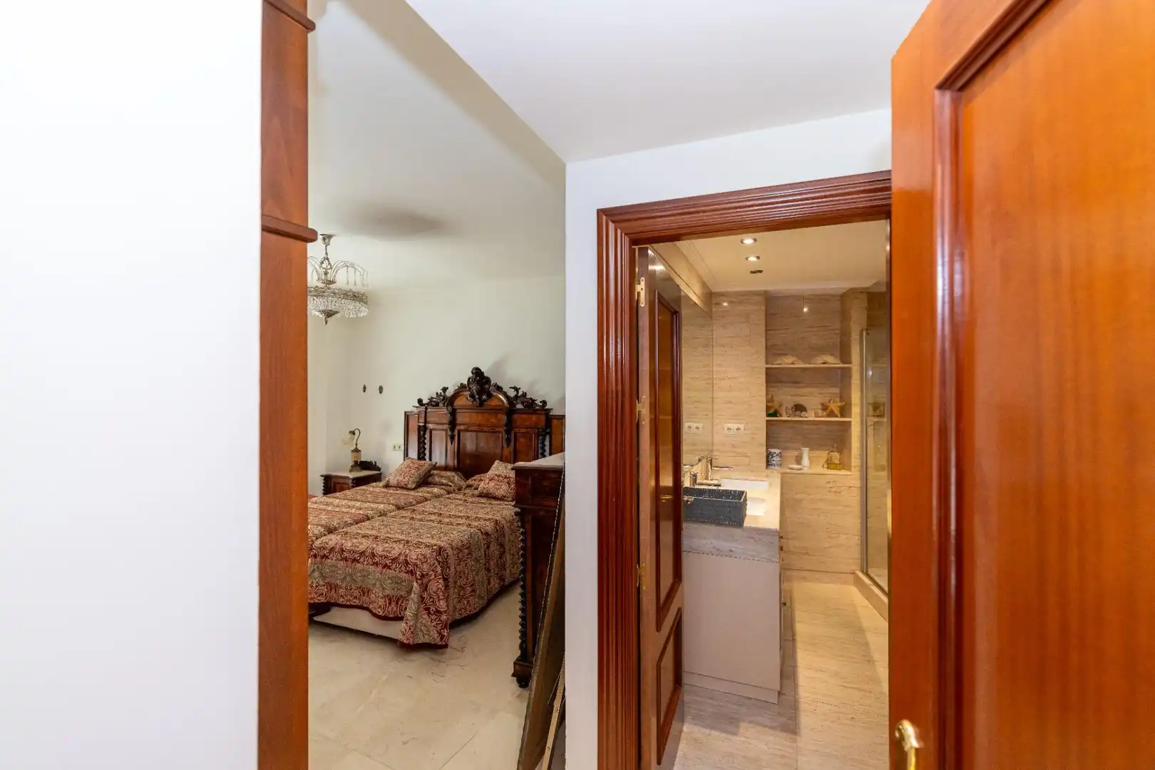 Bedroom of Flat for rent in Granada  with Air Conditioner, Furnished and Balcony