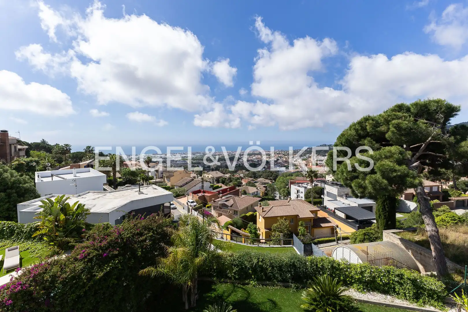 Vista exterior de Casa o xalet en venda en Vilassar de Dalt amb Aire condicionat, Calefacció i Jardí privat