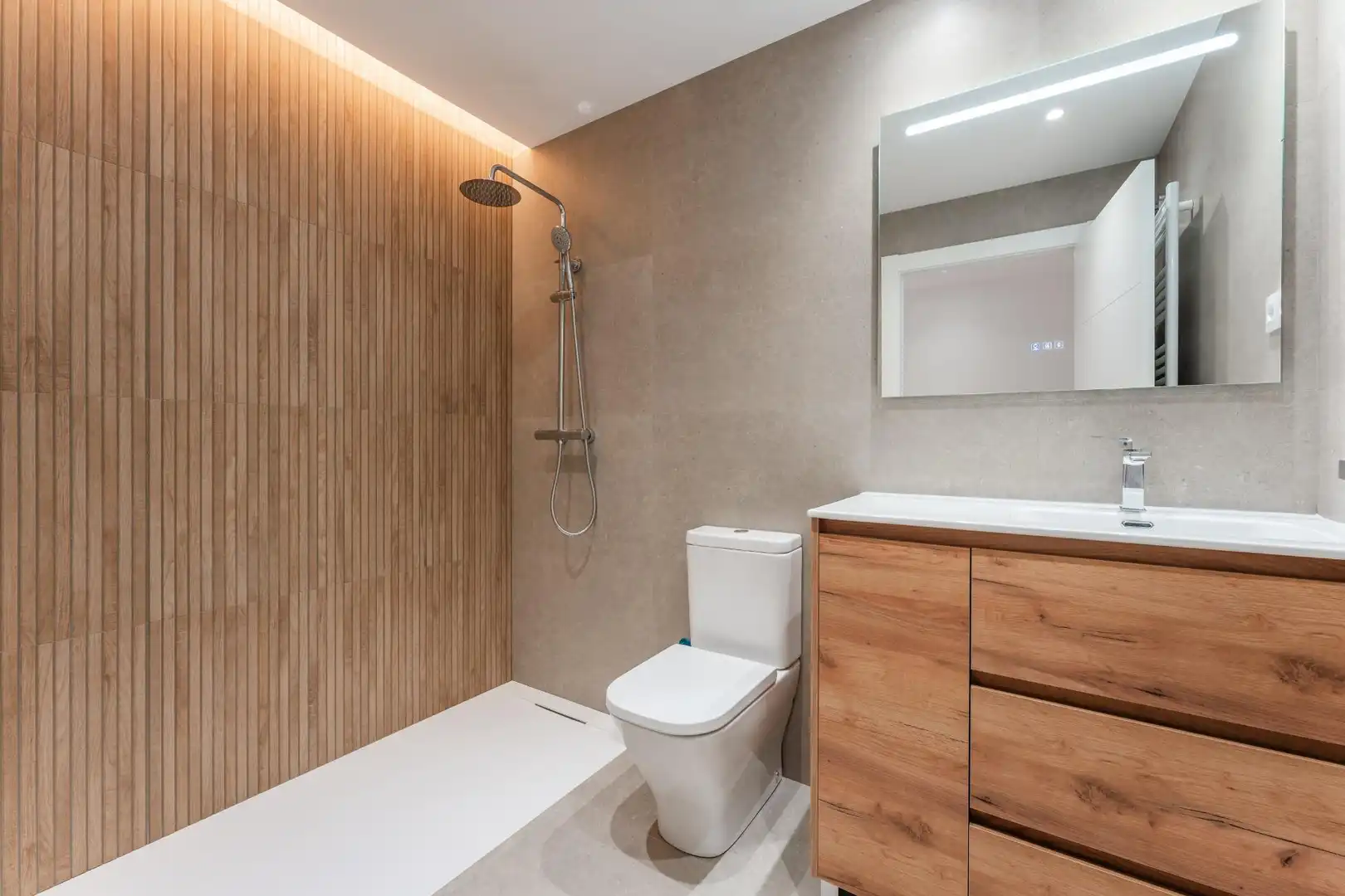 Badezimmer von Erdgeschoss zum Verkauf in Montmeló mit Heizung und Balkon
