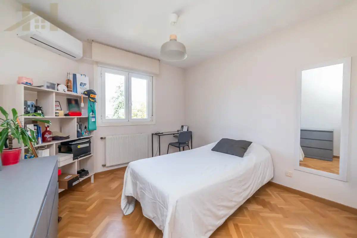 Dormitori de Casa adosada en venda en Torrelodones amb Aire condicionat, Calefacció i Jardí privat