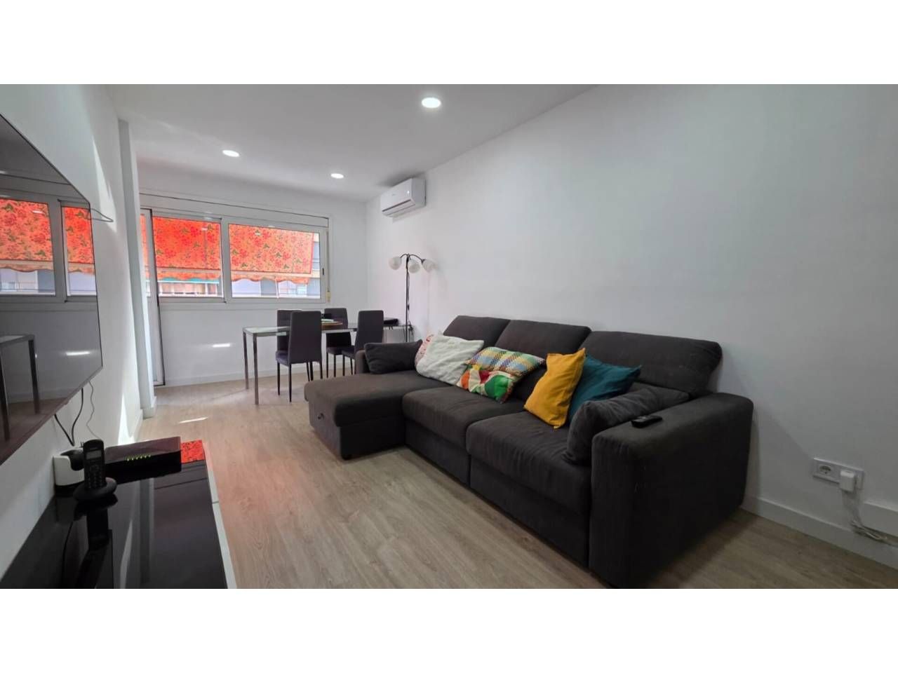 Sala d'estar de Pis de lloguer en  Barcelona Capital amb Aire condicionat, Parquet i Moblat