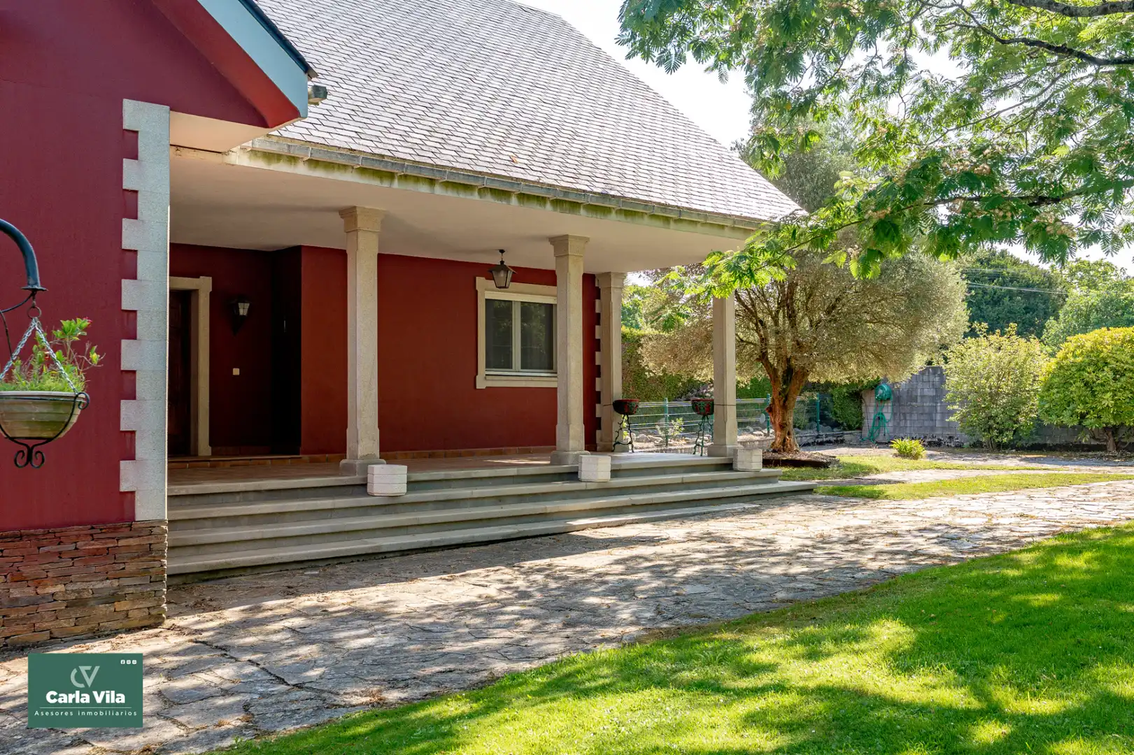 Vista exterior de Casa o xalet en venda en Lugo amb Calefacció, Jardí privat i Parquet