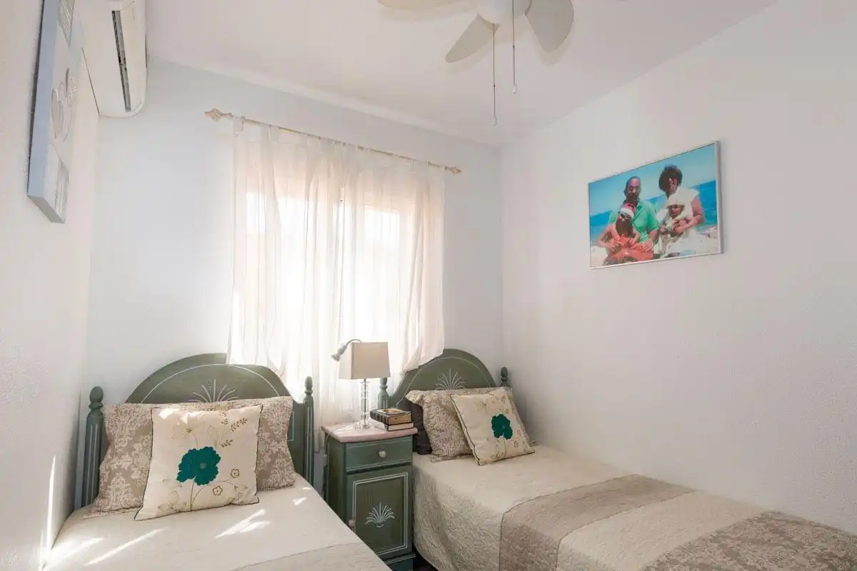 Dormitori de Casa adosada en venda en Orihuela amb Jardí privat, Terrassa i Piscina comunitària
